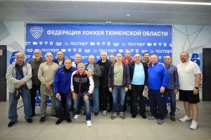 16.05.2026. В год 75-летия тюменского хоккея в спортивной школе &laquo;Водник&raquo; состоялась церемония открытия мемориальной доски Константину Авербуху