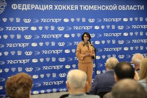 16.05.2026. В год 75-летия тюменского хоккея в спортивной школе &laquo;Водник&raquo; состоялась церемония открытия мемориальной доски Константину Авербуху